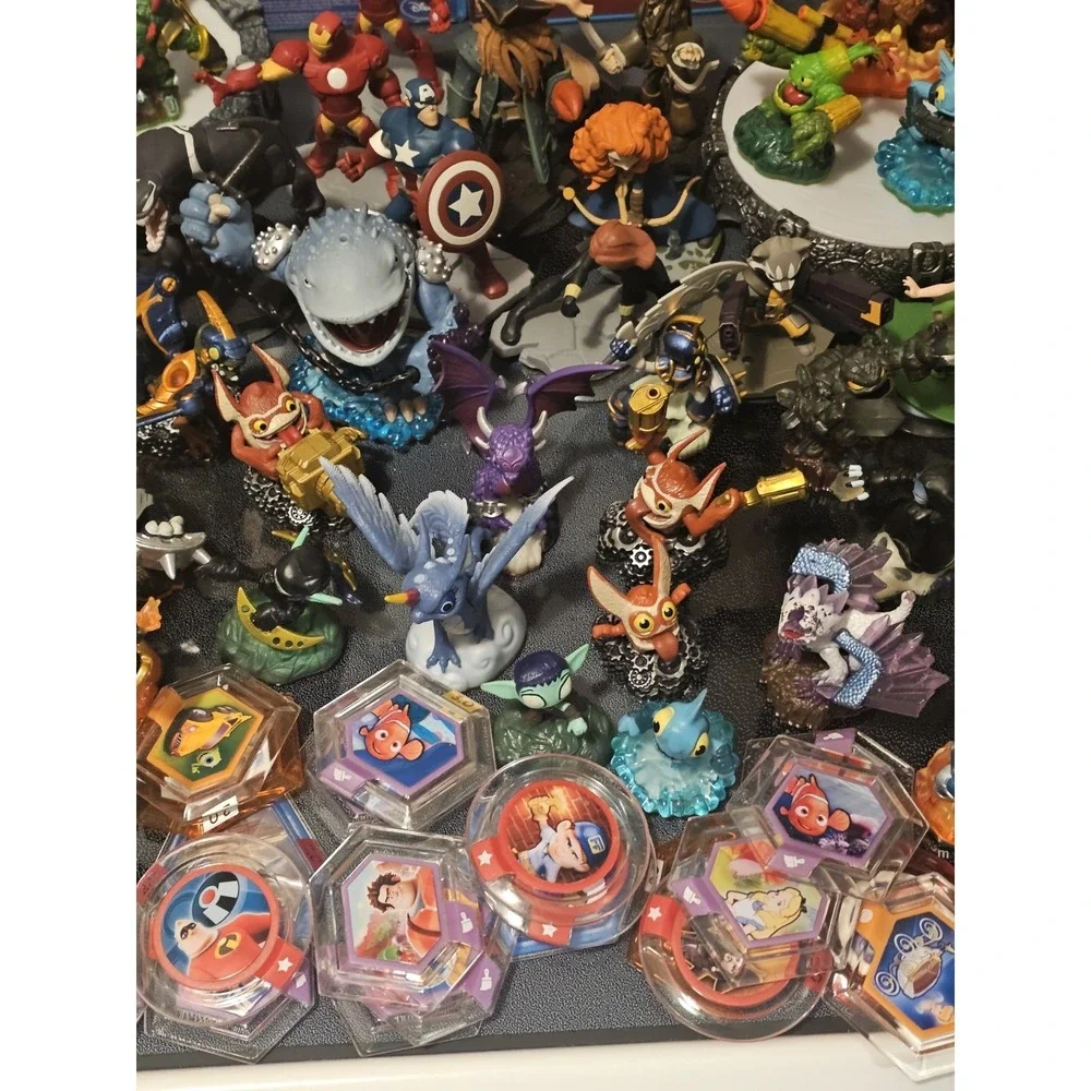Disney Infinity Wii U Mixed Lot 4 Portal Base Game Discs 88 Figures Power Discs